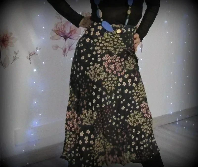 🌸 Falda Midi Floral - Elegante y Fluida (Talla S) – photo 3